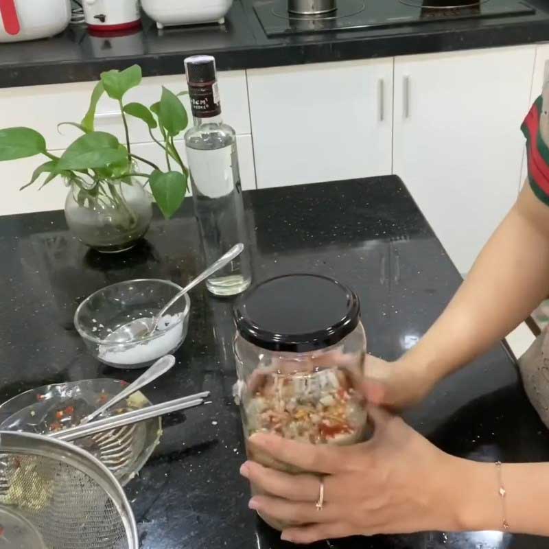 Ngâm hào trong hũ
