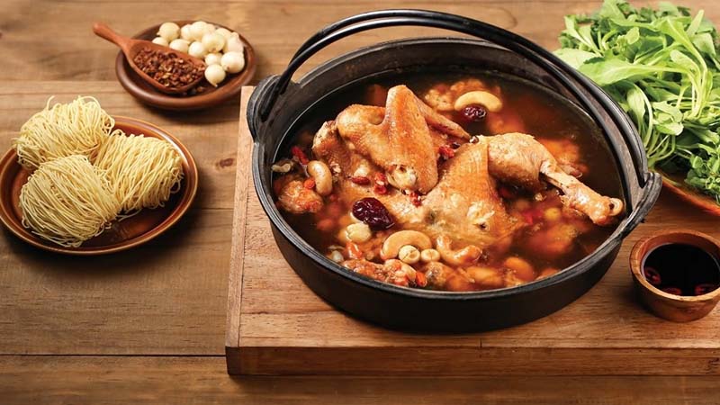 Lẩu với hạt mắc khén