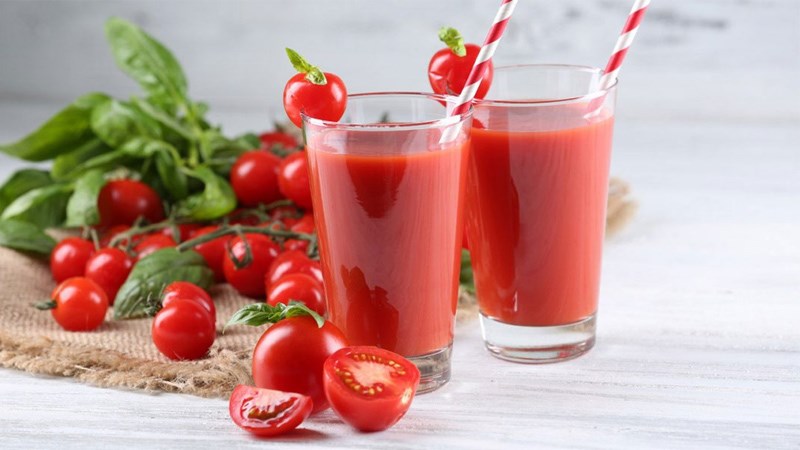 Uống nước ép cà chua lúc nào là tốt nhất