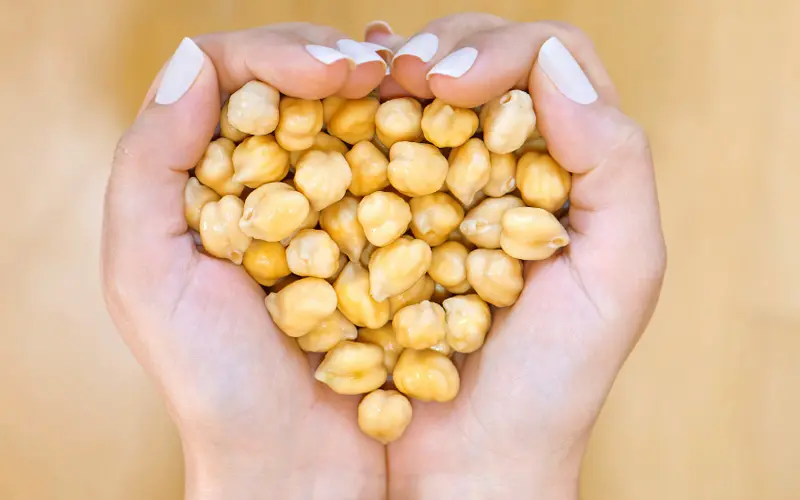 Giá đậu gà hiện nay dao động từ 140.000 đồng đến 200.000 đồng/kg