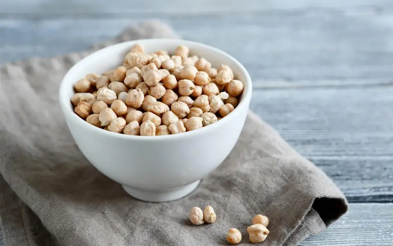 Trong đậu gà cũng chứa nhiều chất khoáng và vitamin có lợi cho hệ thống tuần hoàn