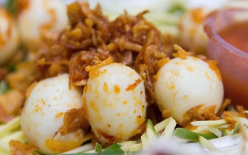 Trứng cút lắc