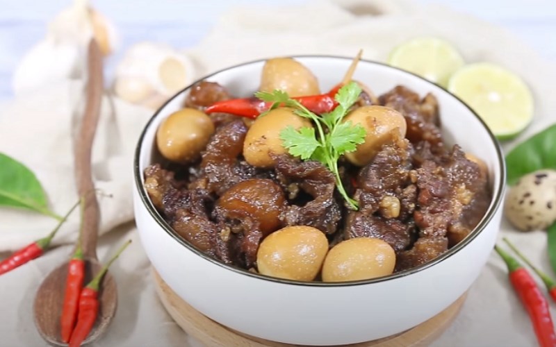 Gân bò kho trứng cút