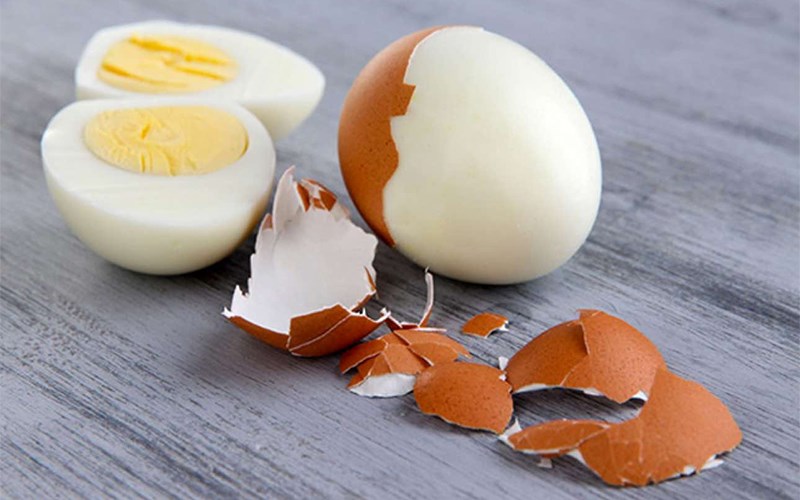 Luộc trứng quá chín có thể làm biến tính protein