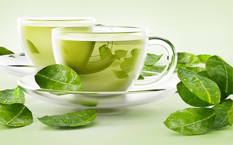 Uống nước chè sau khi ăn trứng