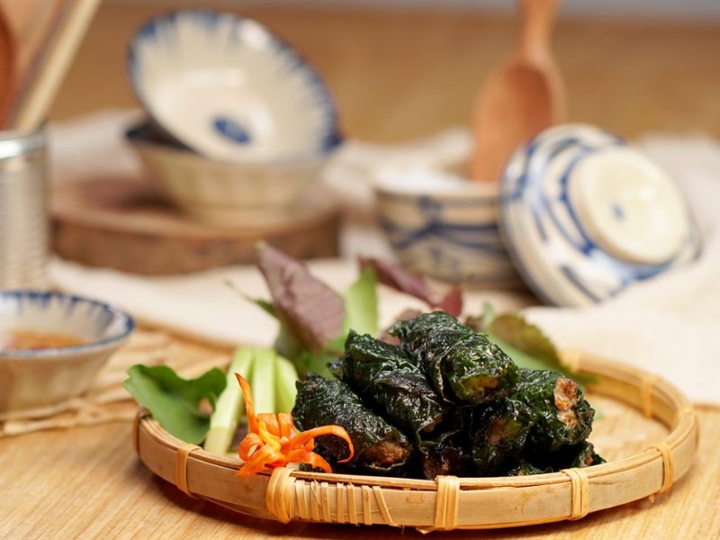 Ốc cuốn lá lốt