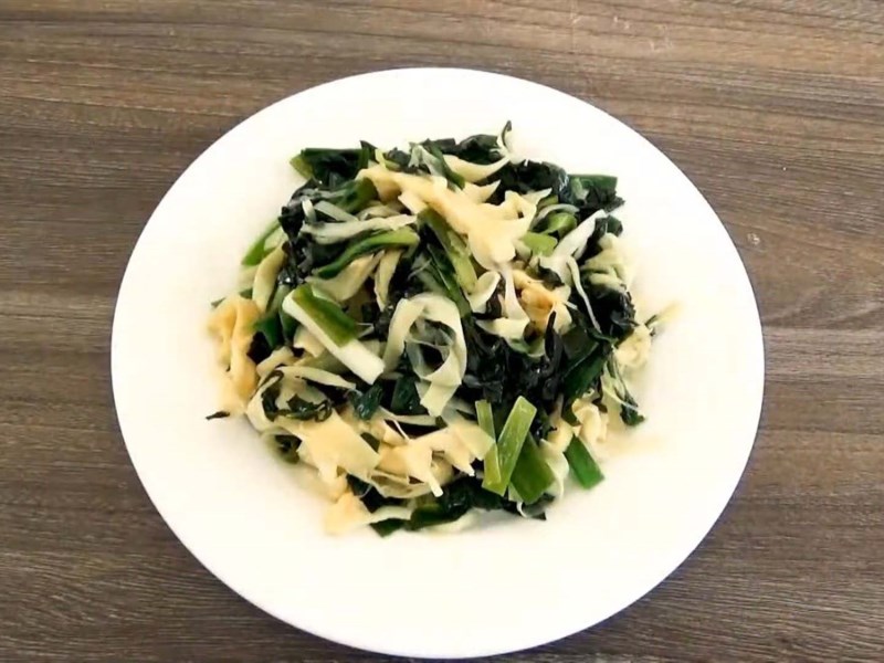 Măng xào lá lốt