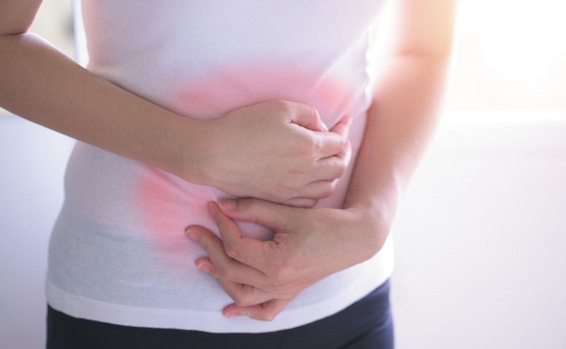 Uống nước nóng có thể giúp giảm táo bón