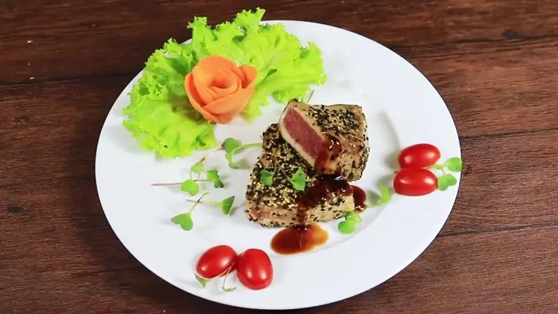 Cá ngừ áp chảo