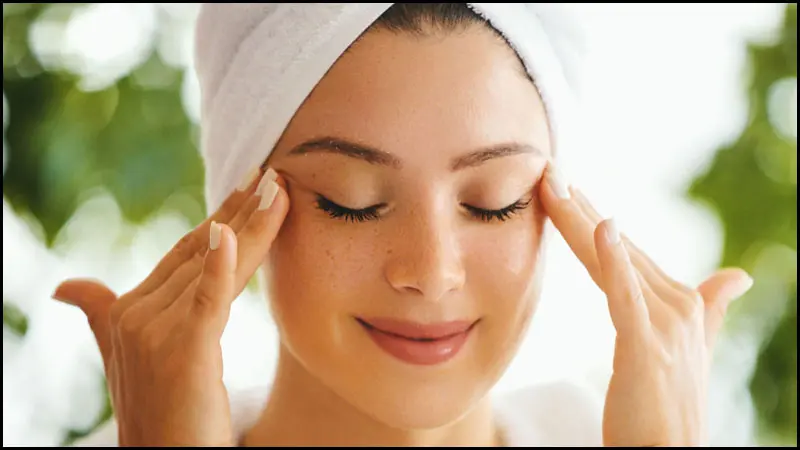 Massage là một thuật ngữ phổ biến ám chỉ việc xoa bóp phần mềm của cơ thể