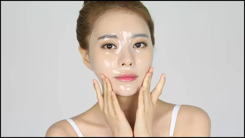Bạn có thể sử dụng mặt nạ dưỡng ẩm cho mắt để giảm thâm quầng và giúp mắt thư giãn hơn