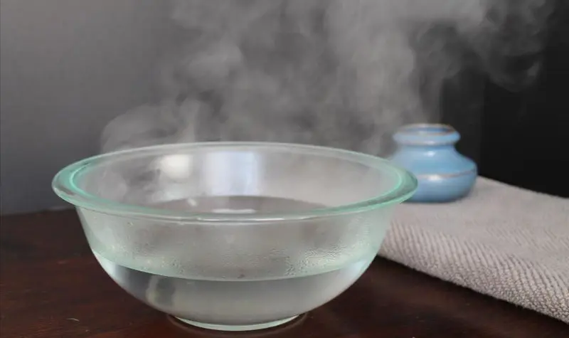 Sử dụng chậu nước nóng làm giãn quần