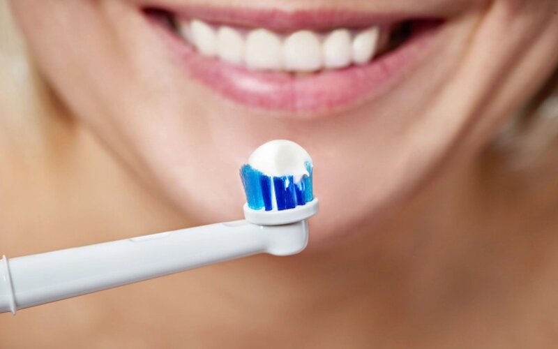 Cách sử dụng bàn chải điện đánh răng
