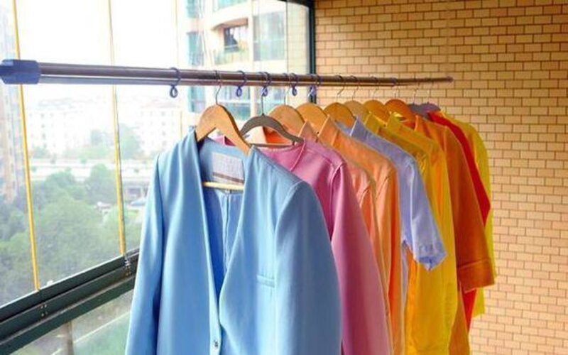 Cách giặt máy áo hoodies không bị xù lông