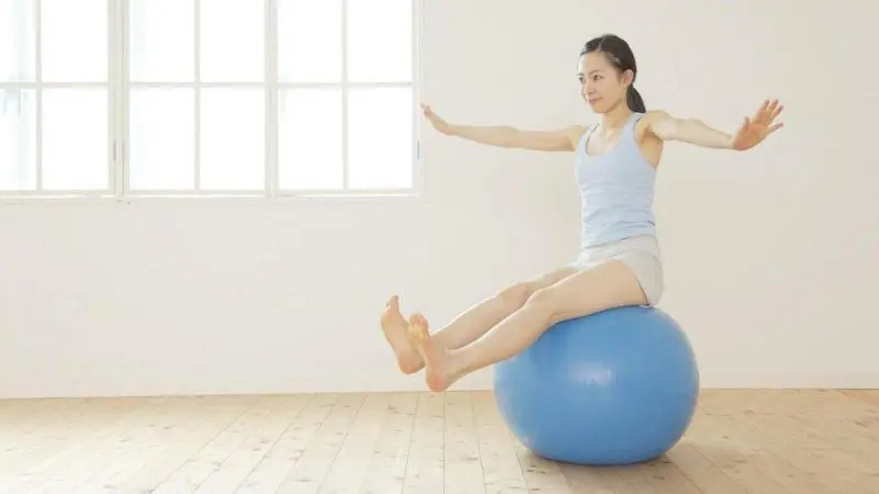 Cách sử dụng bóng tập Yoga hiệu quả