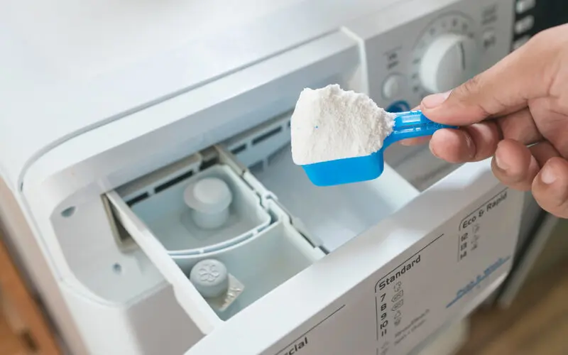 Nguyên nhân làm quần áo giặt máy bị vệt trắng
