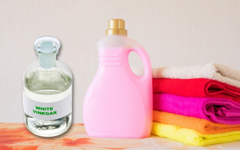 Kết hợp giấm và nước giặt tẩy để đánh bay các vết bẩn cứng đầu