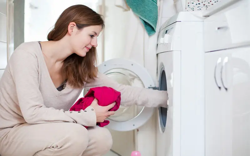 Lưu ý khi xử lý quần áo giặt máy bị vệt trắng