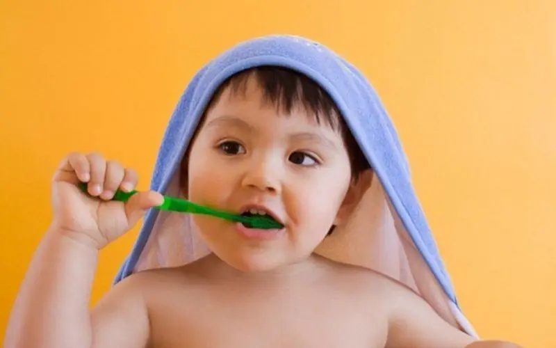 Mẹ cần lưu ý khi chọn kích cỡ bàn chải đánh răng cho bé
