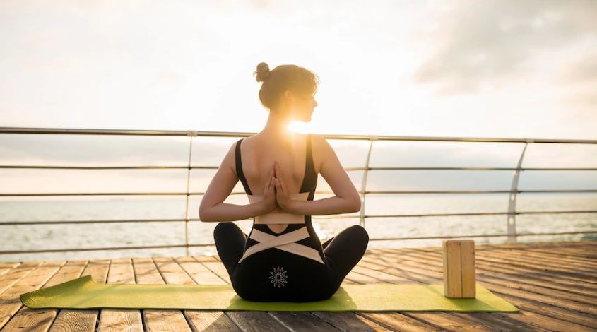 Những lưu ý khi tập luyện yoga để chữa đau khớp vai