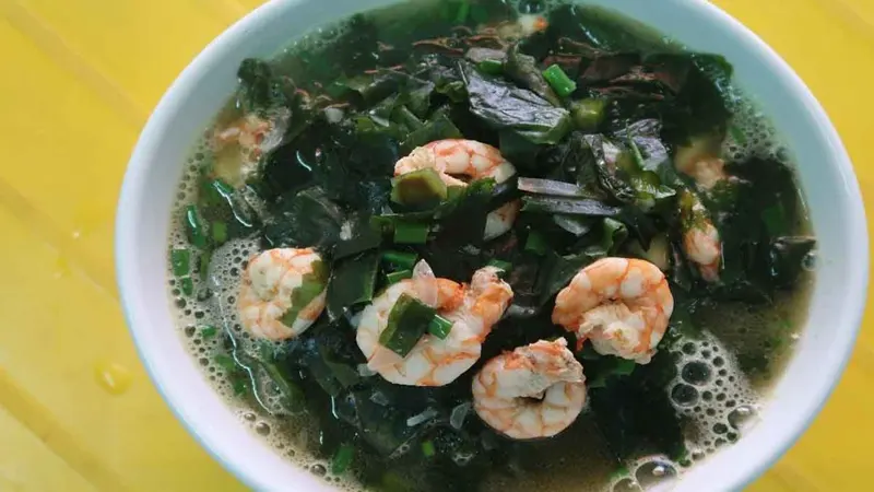 Canh rong biển nấu tôm