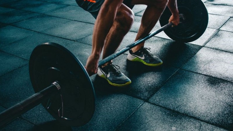 Không nên chọn những bài tập nặng khi bị suy giãn tĩnh mạch chân