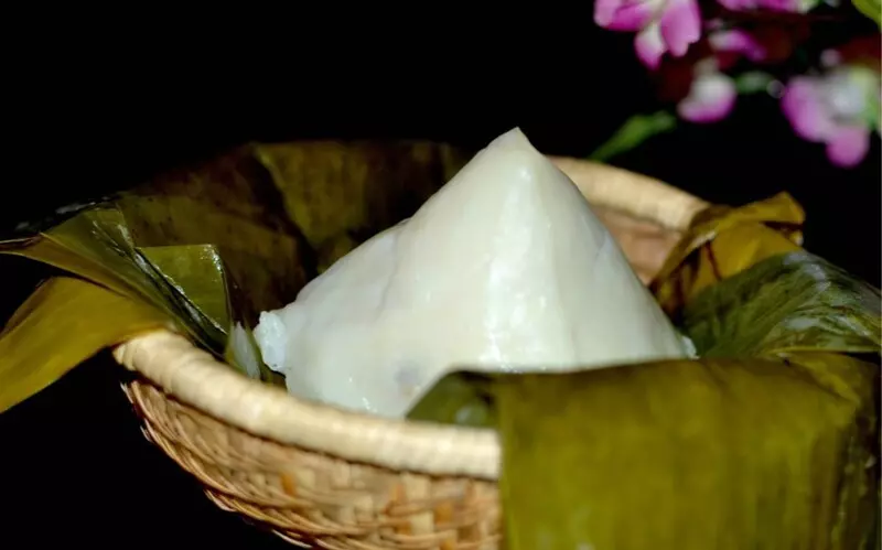 Bánh chứa nhiều chất đạm và chất béo từ nhân bánh có thịt nạc và những nguyên liệu khác