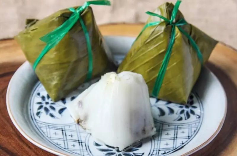 Một chiếc bánh giò khoảng 150gr có thể chứa đến 440 calo, trong đó có 33.6gr chất béo