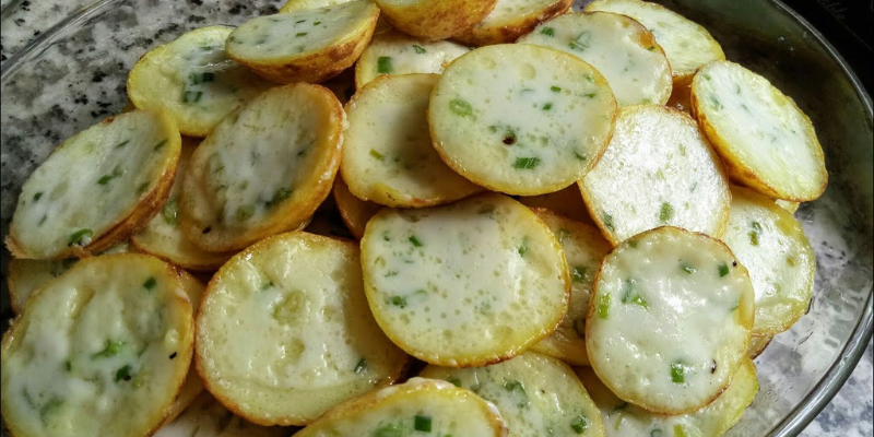 Trung bình trong một chiếc bánh khọt không nhân sẽ có khoảng 97 calo