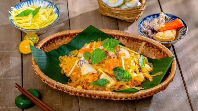 Nên kết hợp với các loại thực phẩm khác nhau như rau xanh, trái cây và gạo lứt