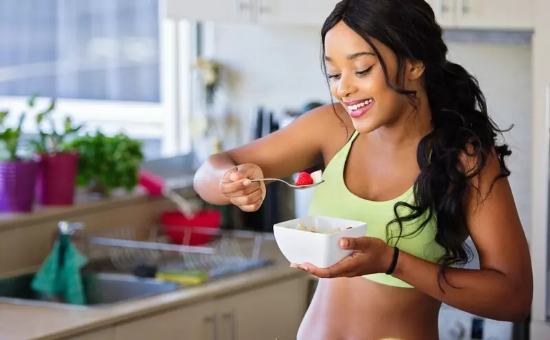 Các loại trái cây tươi, rau củ chính là nguồn vitamin dồi dào giúp tăng cường sản xuất collagen