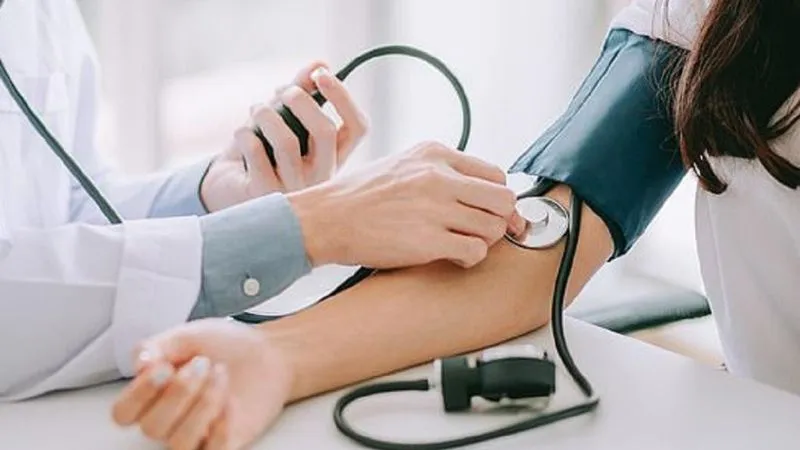 Những bạn mắc huyết áp cao nên chọn bánh nhiều nạc, ít mỡ và hạn chế ăn bánh chưng rán