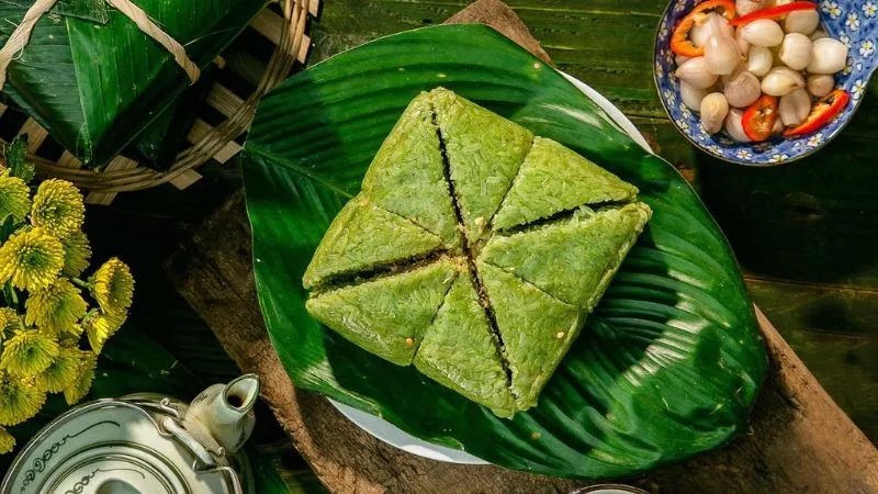 100gr bánh chưng cung cấp khoảng 200 calo tương đương với 1 chén rưỡi cơm