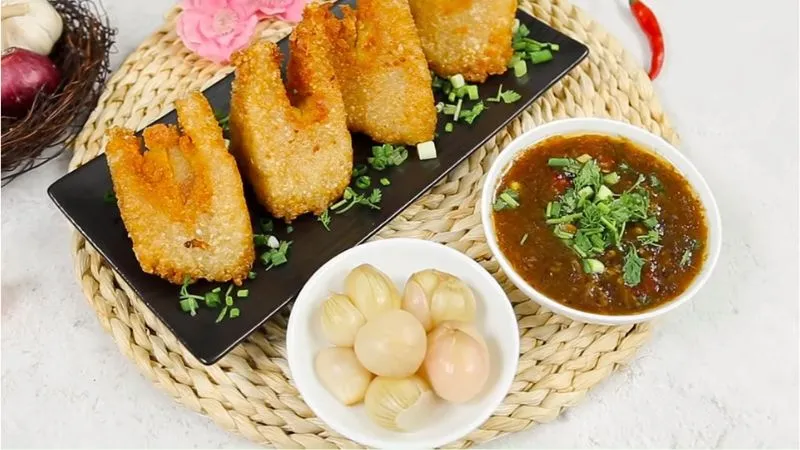 1 miếng bánh chưng rán sẽ dao động từ 300 – 375 calo