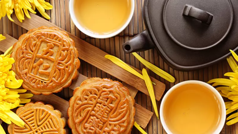 Bánh trung thu đậu xanh nhân thơm phức với mùi sầu riêng