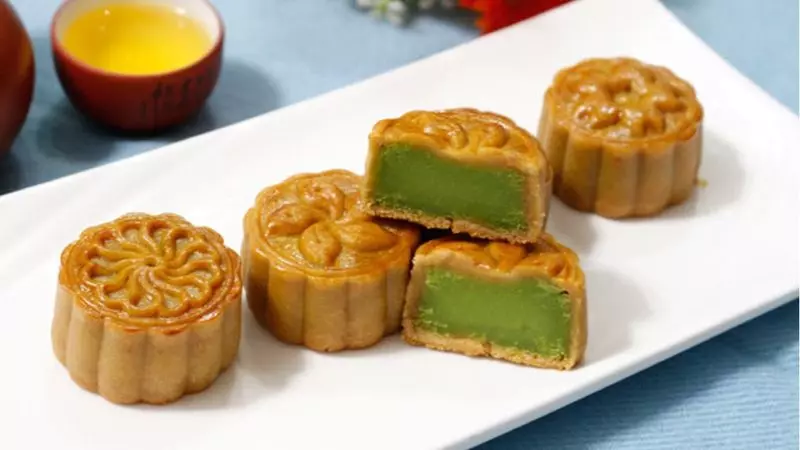Bánh trung thu nhân đậu xanh lá dứa