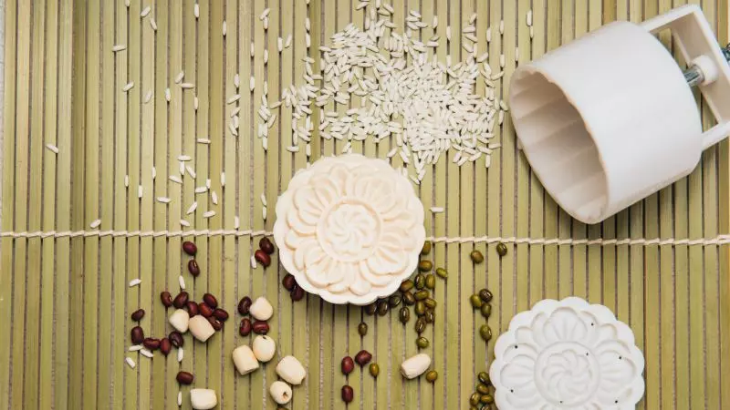 Bạn có thể tuân theo tỉ lệ 40gr nhân bánh : 60gr vỏ bánh