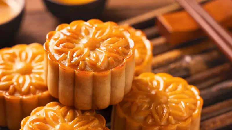 Bánh trung thu nhân đậu xanh trà xanh bằng