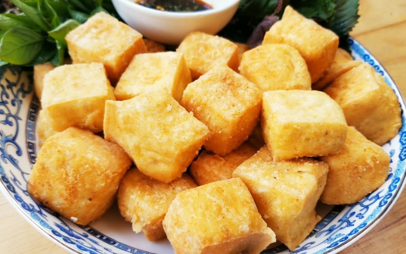 100gr đậu hũ chiên sẽ chứa khoảng 247 calo