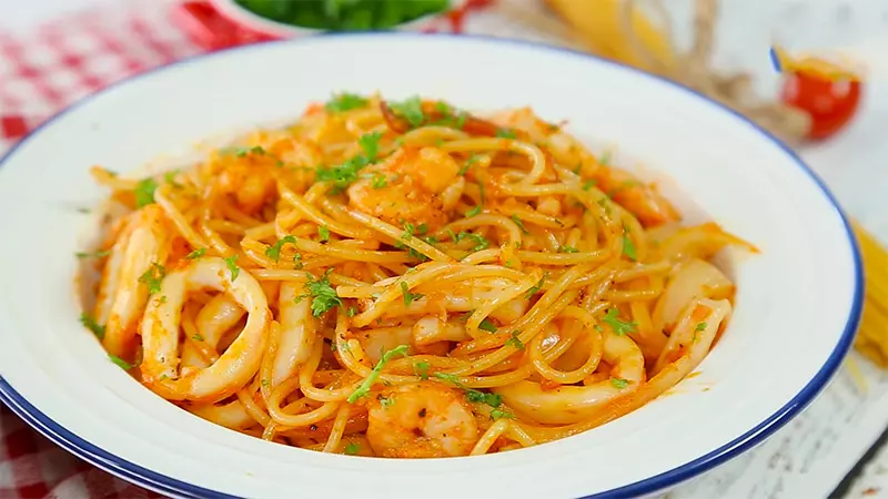 Spaghetti mực chỉ cung cấp khoảng 312 calo mỗi phần ăn