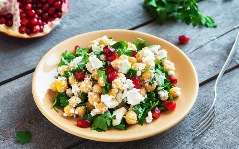 Salad đậu gà và ức gà